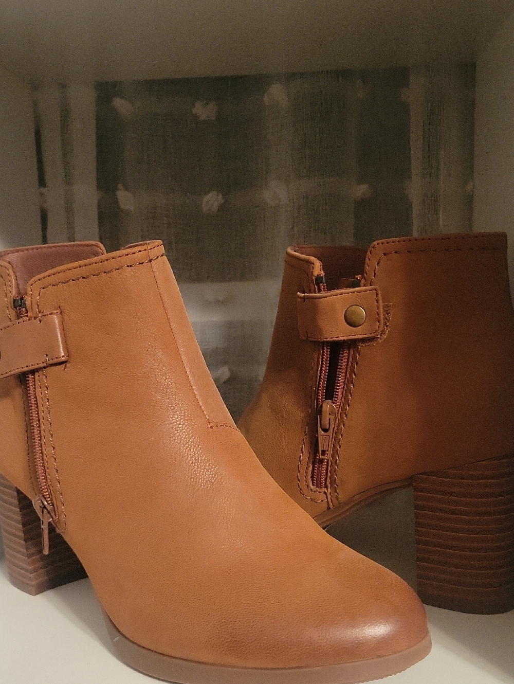 Clarks Women's Tan Leather Ankle Booties with Side Zipper